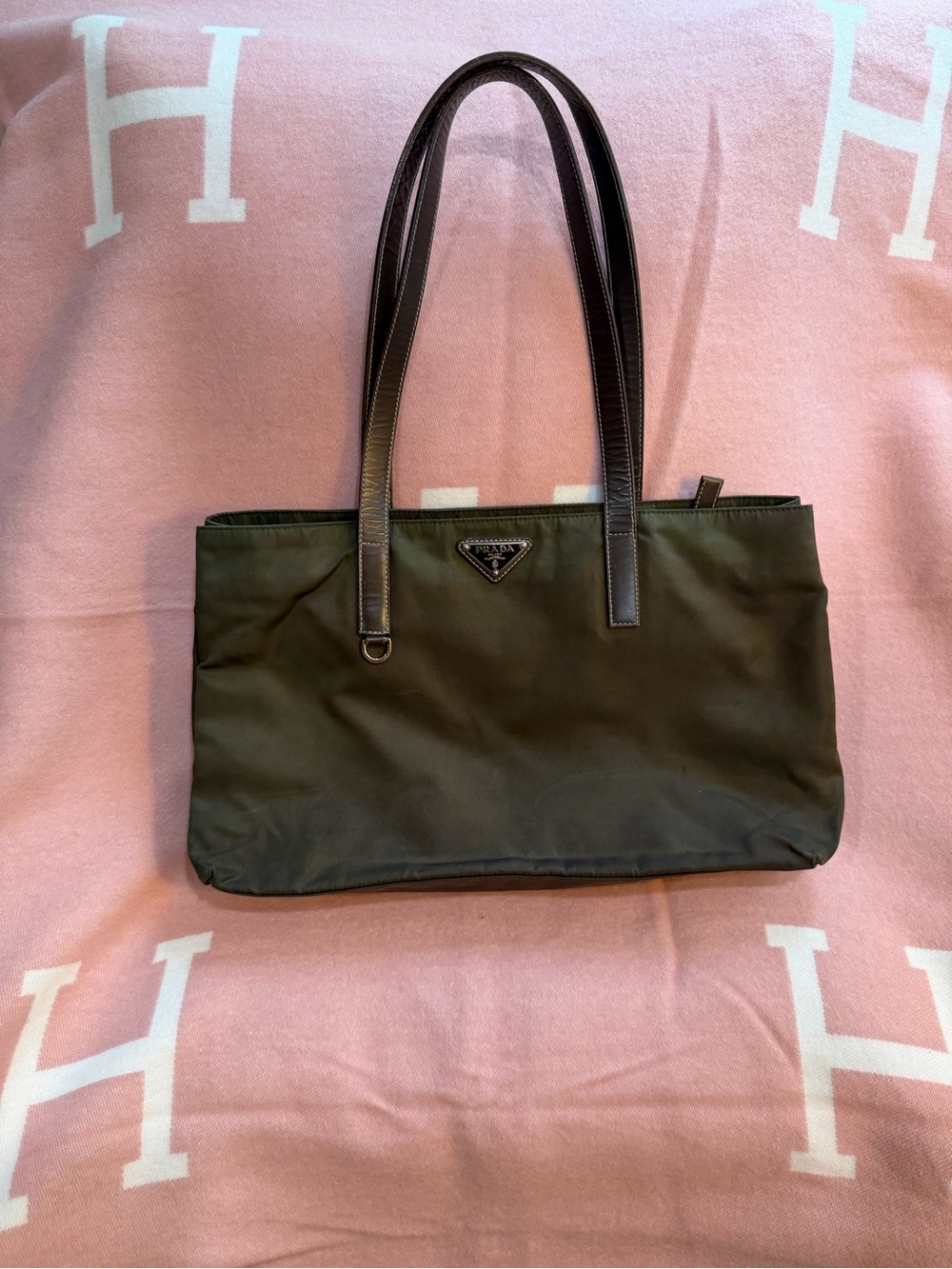 Prada⭐️Olive Green Nylon Bag! Leather. Offers welcome.⭐️ - Picture 2 of 14